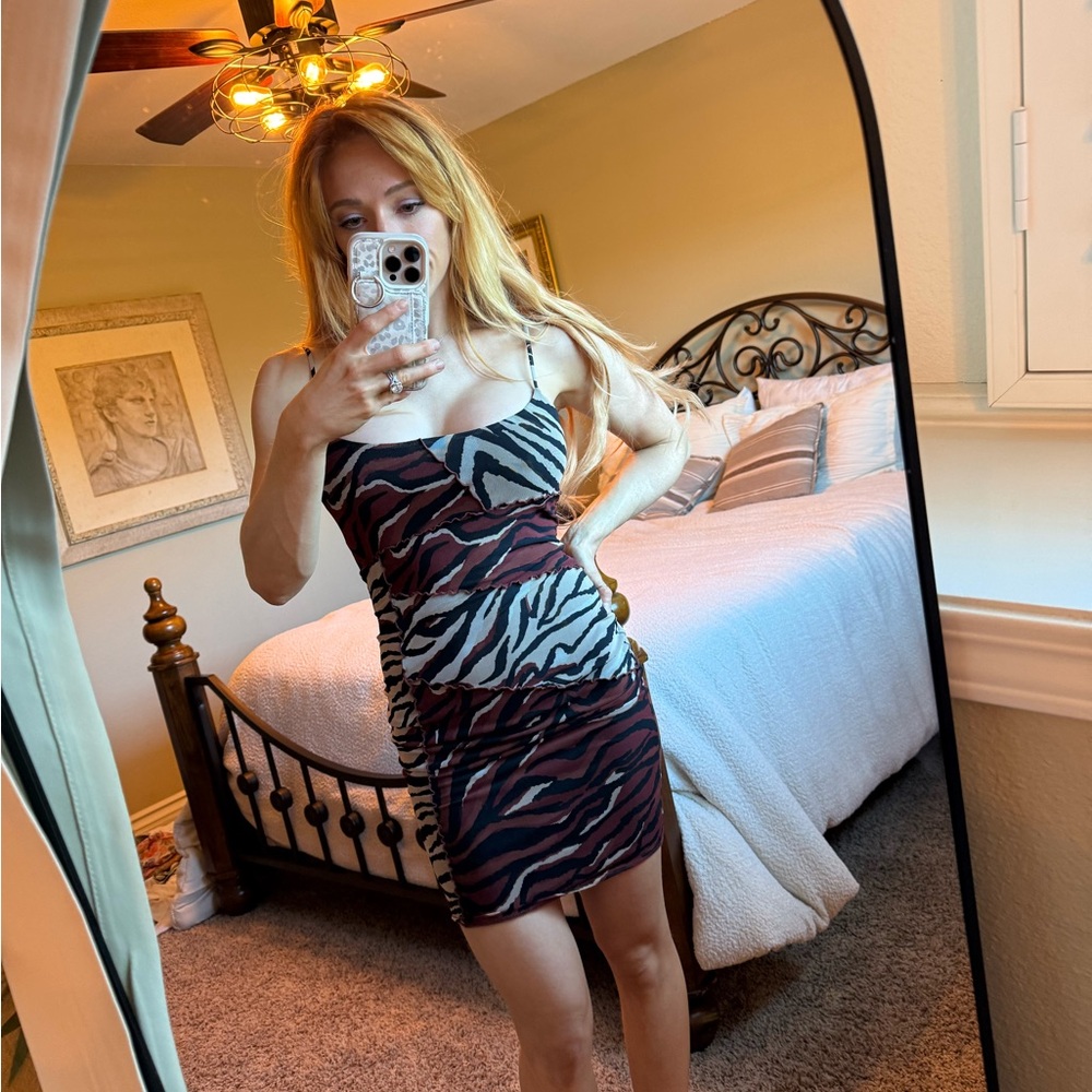 Stylish Zebra Print Dress never worn GUESS